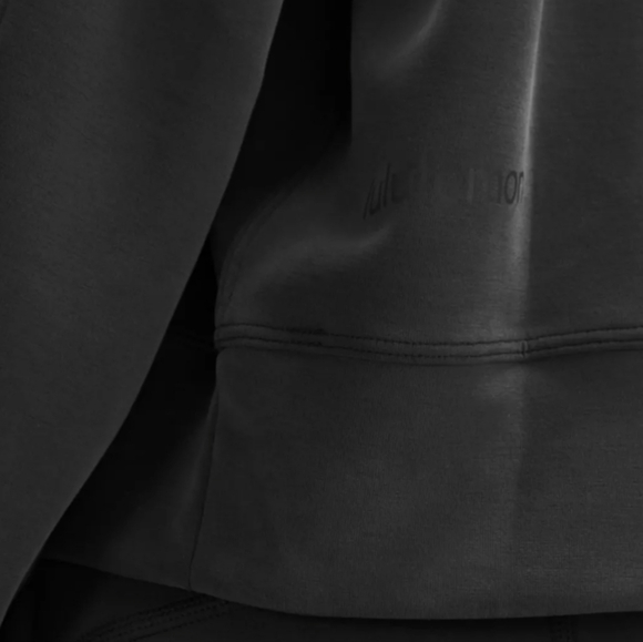 Lululemon Black Crewneck Sweater with Long Sleeves and Soft Fabric, size 6 - Picture 9 of 9